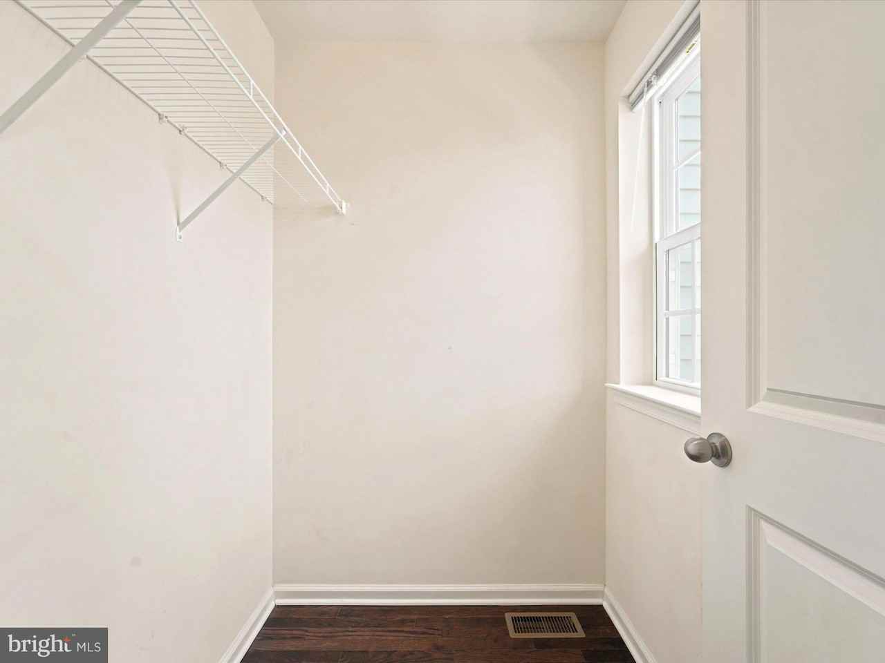 145 Mercer Ct - Photo 5 of 29