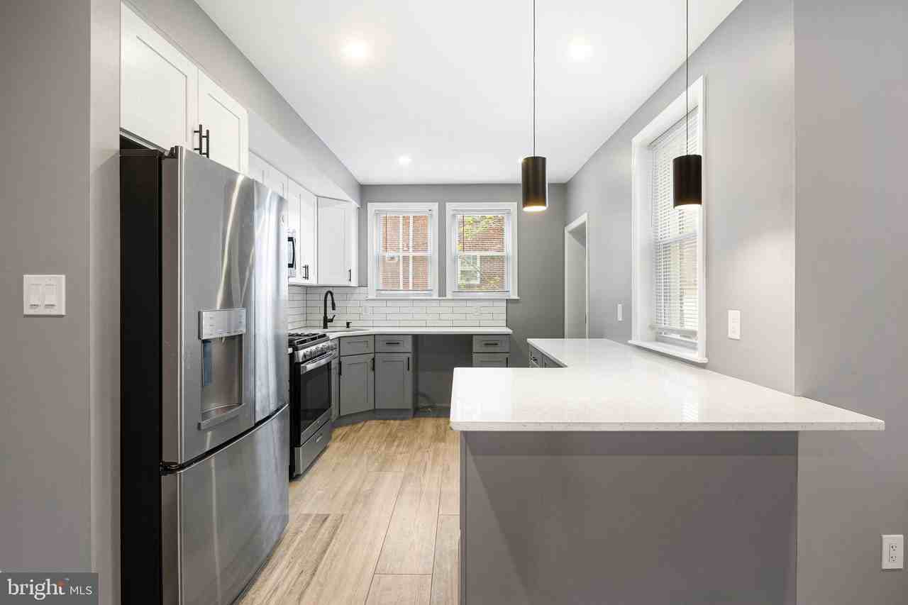 7818 Lennox Rd - Photo 2 of 34
