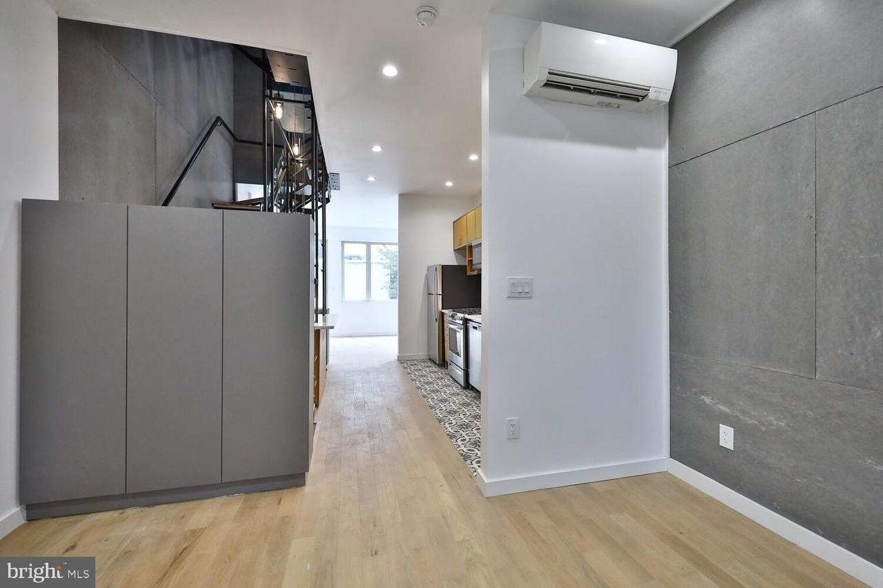 725 S 6th St - Photo 3 of 37