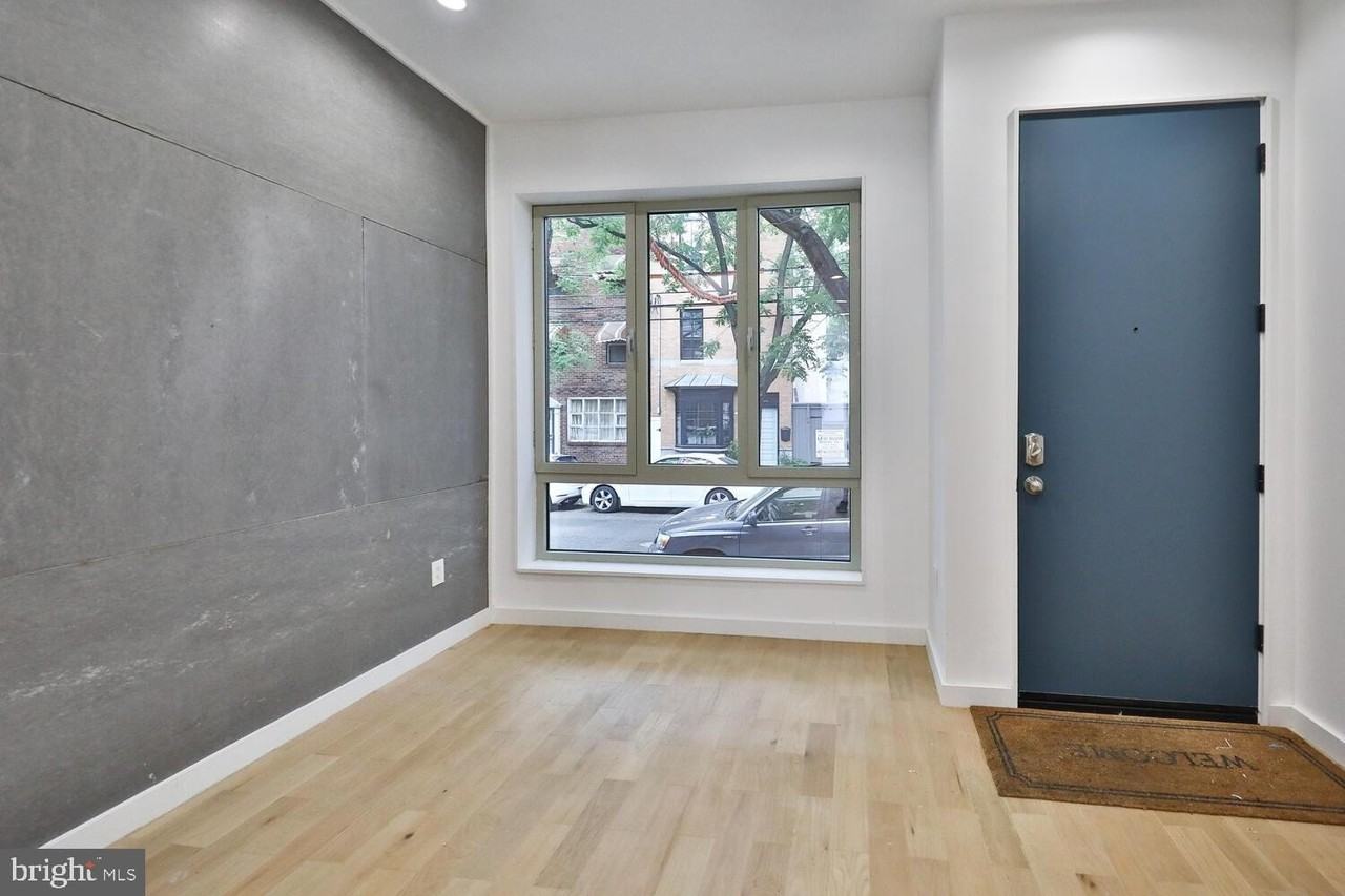 725 S 6th St - Photo 5 of 37