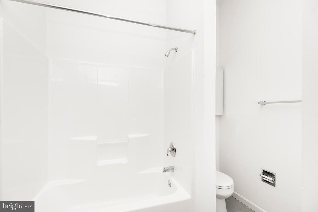 1825 Spruce St #2F - Photo 4 of 6