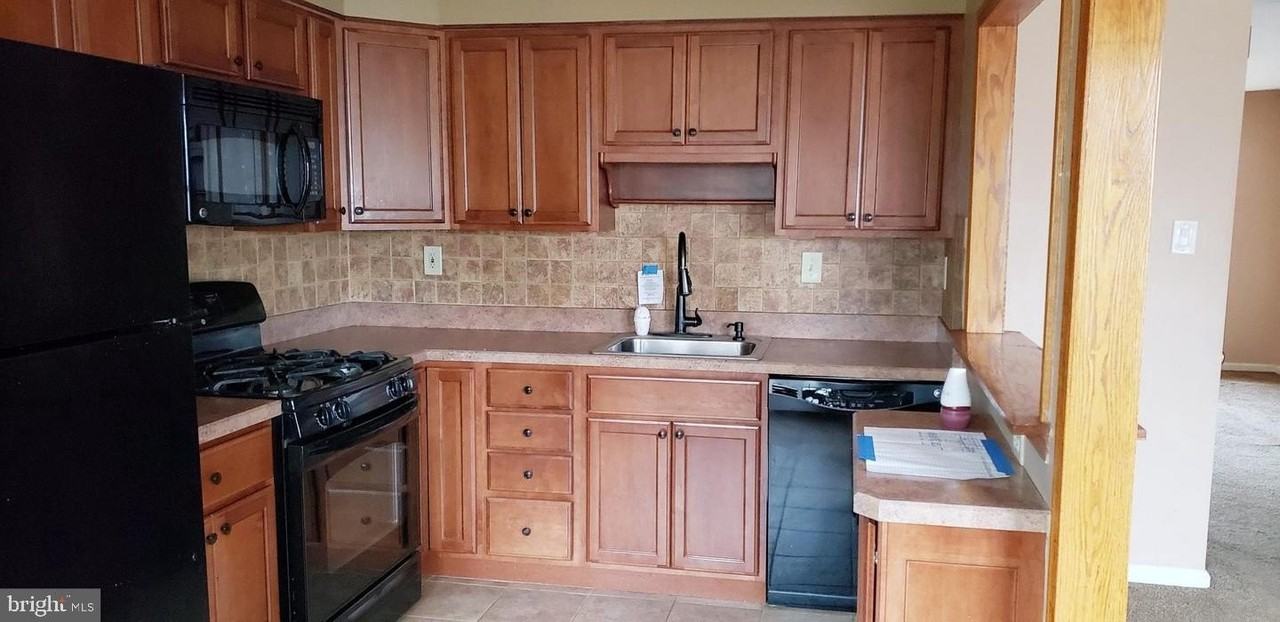 12214 Medford Rd - Photo 2 of 13