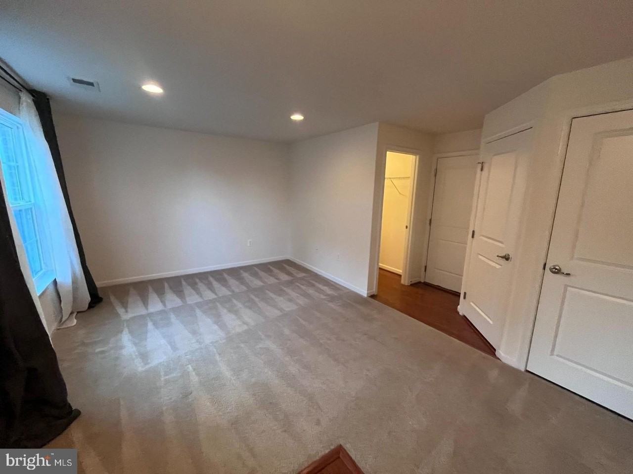 1118 Oakwood St - Photo 2 of 19