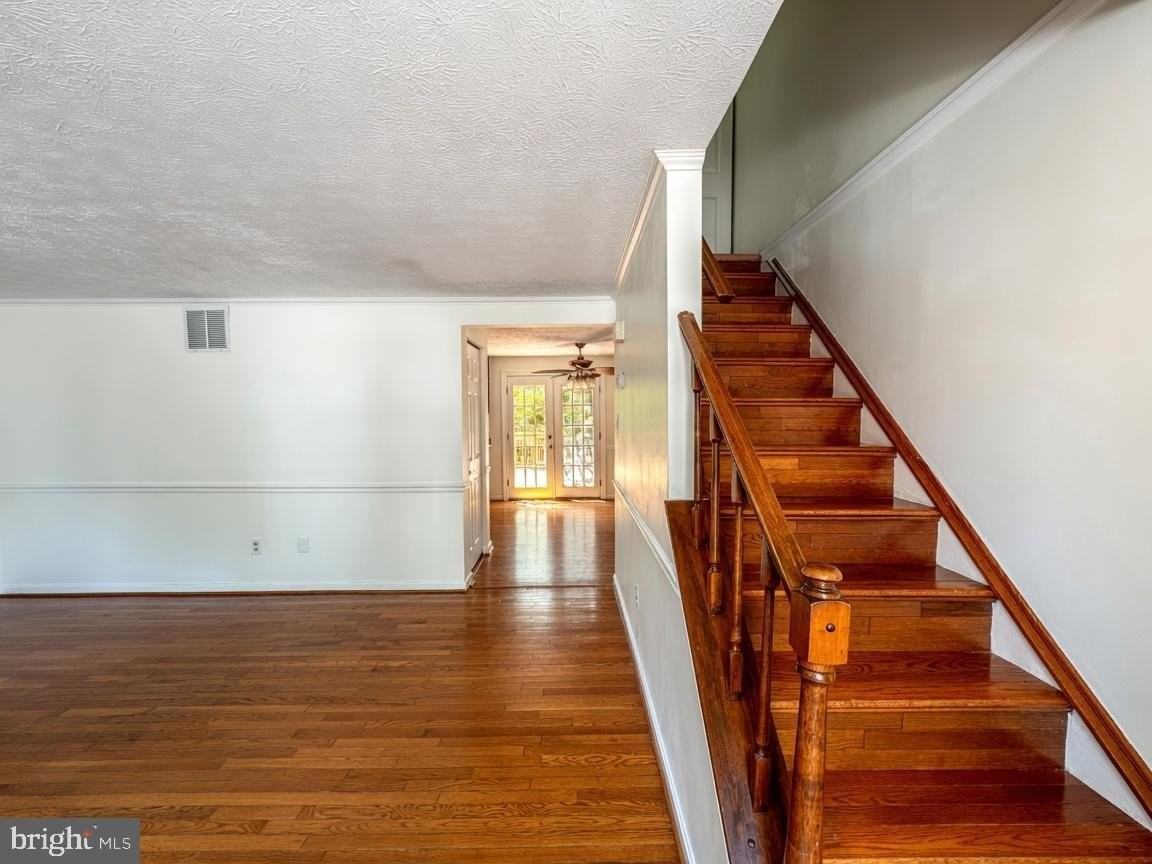 8112 Parkdale Ct - Photo 2 of 22