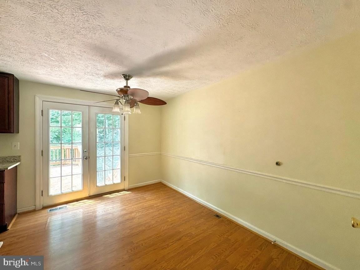 8112 Parkdale Ct - Photo 5 of 22