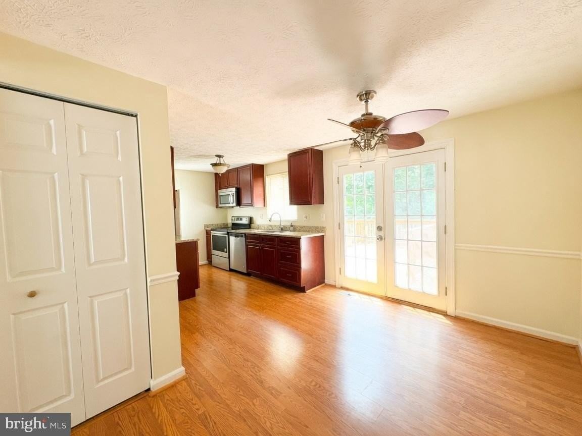 8112 Parkdale Ct - Photo 6 of 22