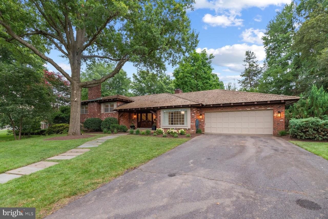 6313 Stoneham Ln - Photo 2 of 38