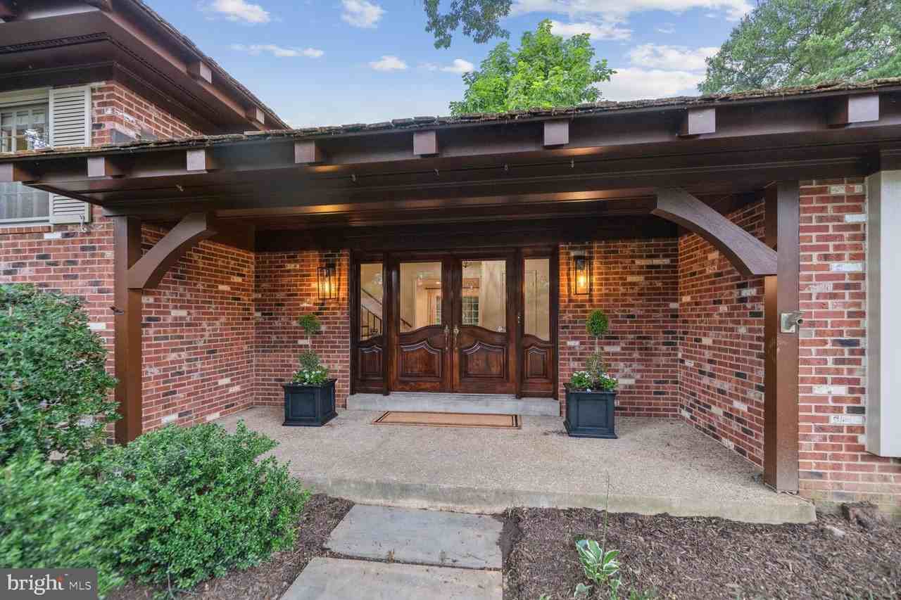 6313 Stoneham Ln - Photo 3 of 38
