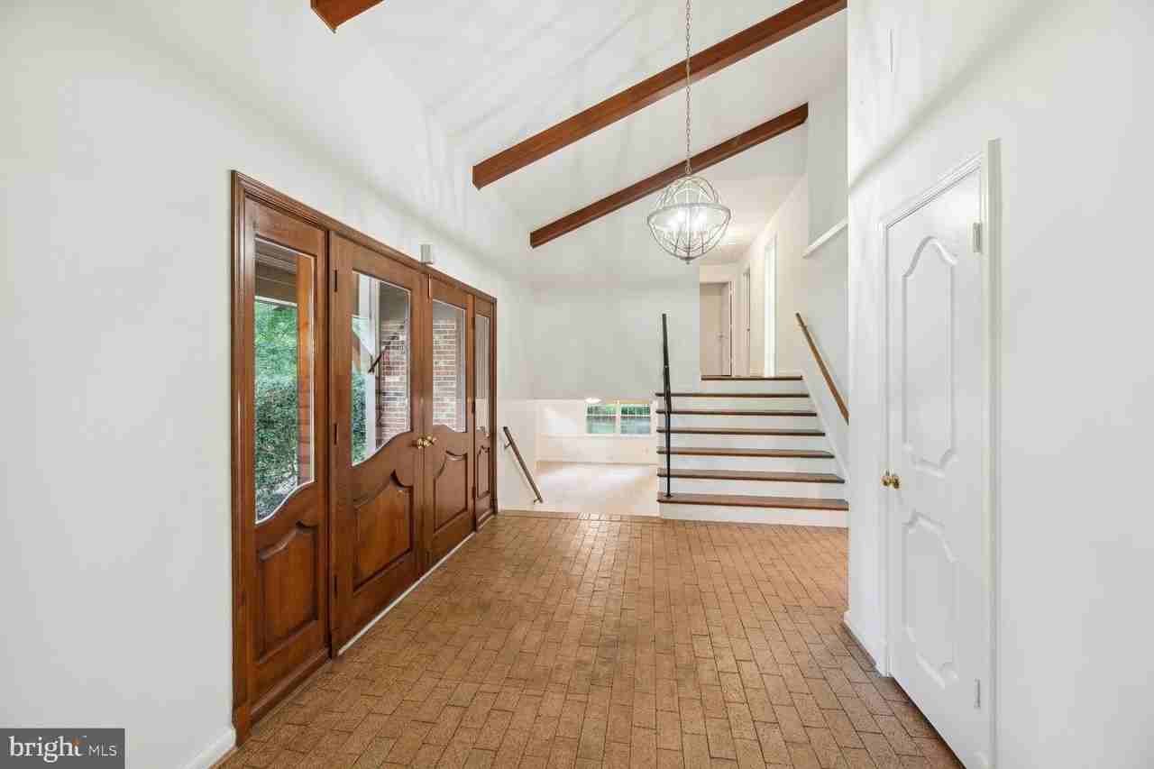 6313 Stoneham Ln - Photo 4 of 38