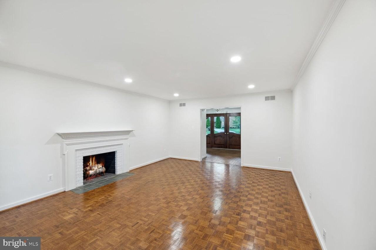 6313 Stoneham Ln - Photo 6 of 38