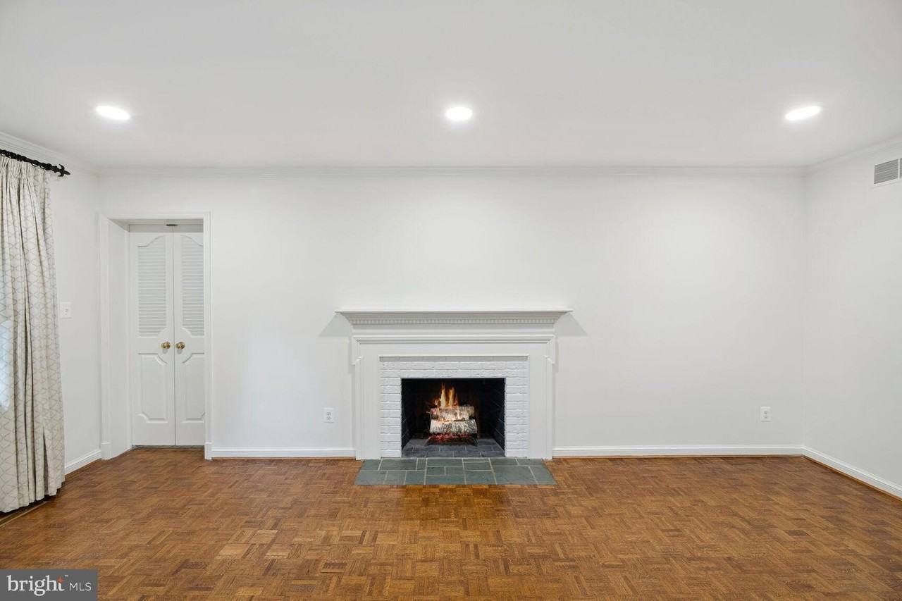 6313 Stoneham Ln - Photo 7 of 38