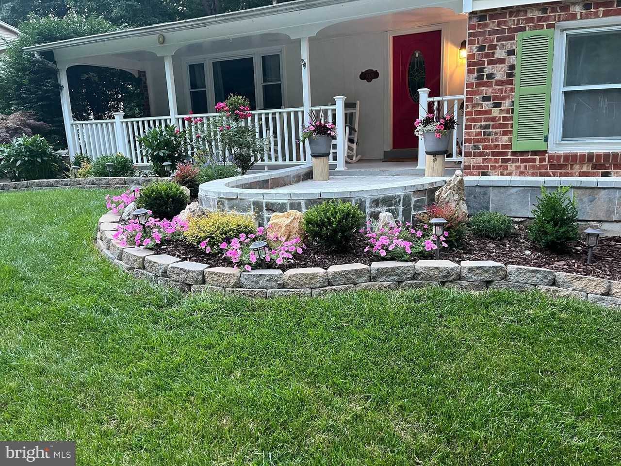 10320 Collingham Dr - Photo 3 of 18