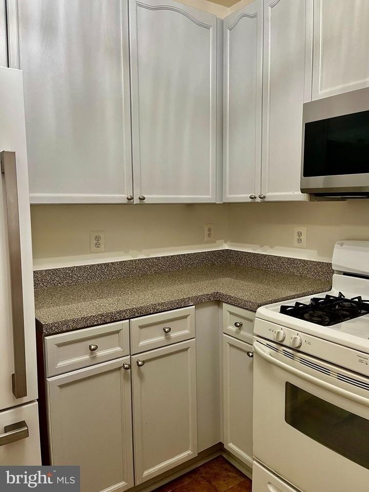 2701 Bellforest Ct #204 - Photo 4 of 26