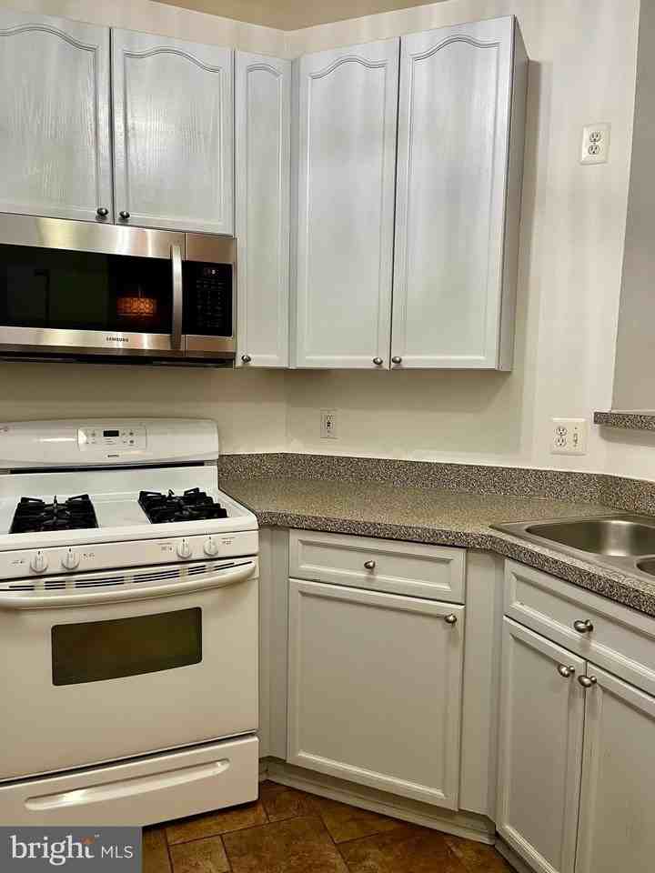 2701 Bellforest Ct #204 - Photo 5 of 26