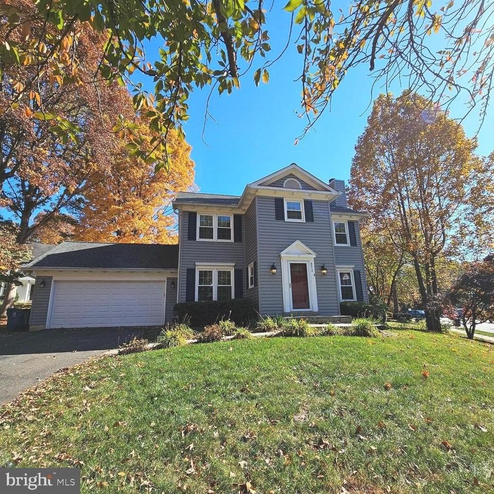 6413 Four Oaks Ln - Photo 2 of 47