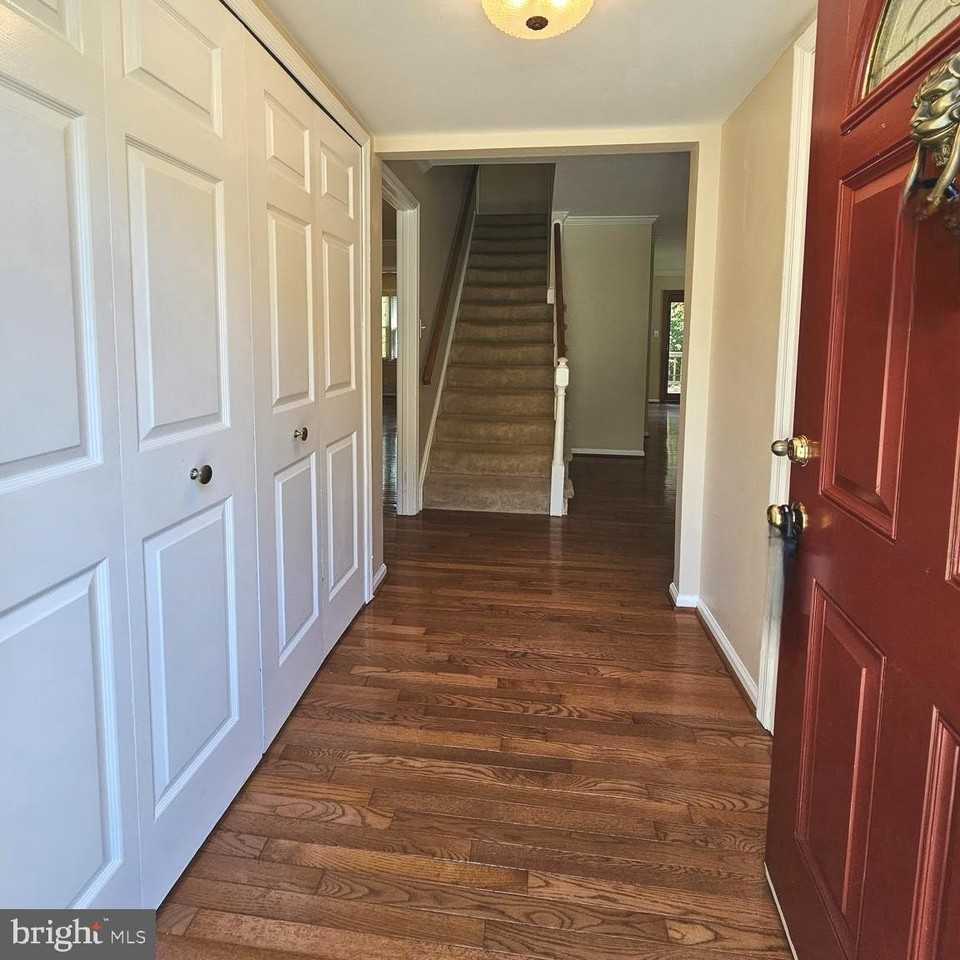 6413 Four Oaks Ln - Photo 3 of 47