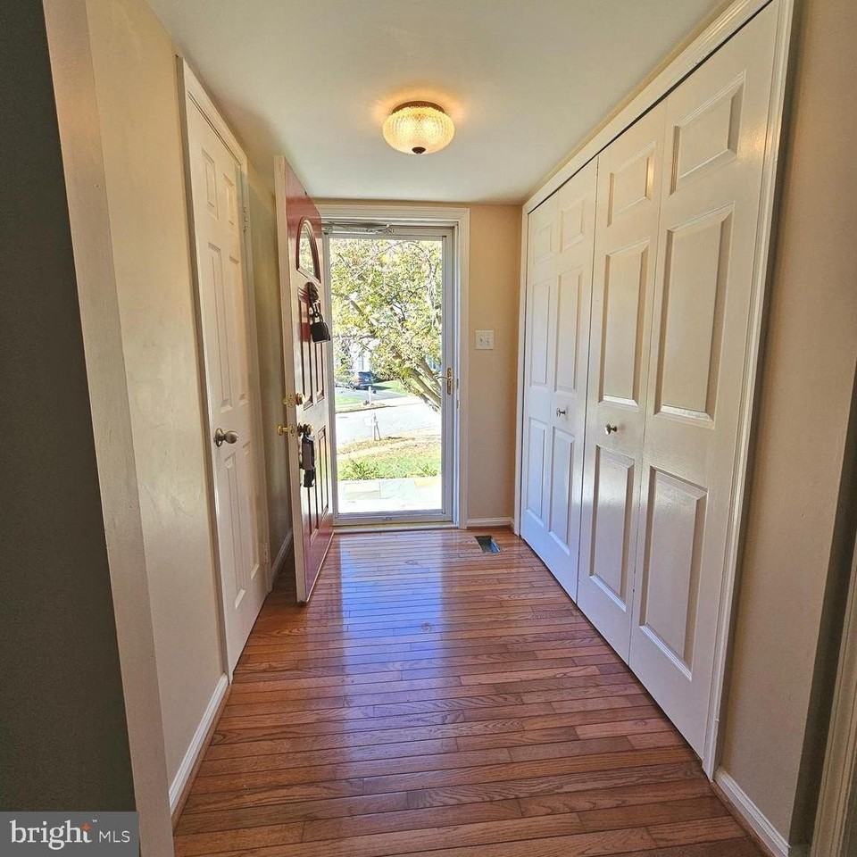 6413 Four Oaks Ln - Photo 4 of 47