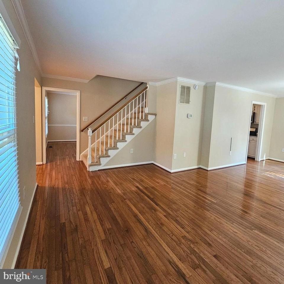 6413 Four Oaks Ln - Photo 7 of 47