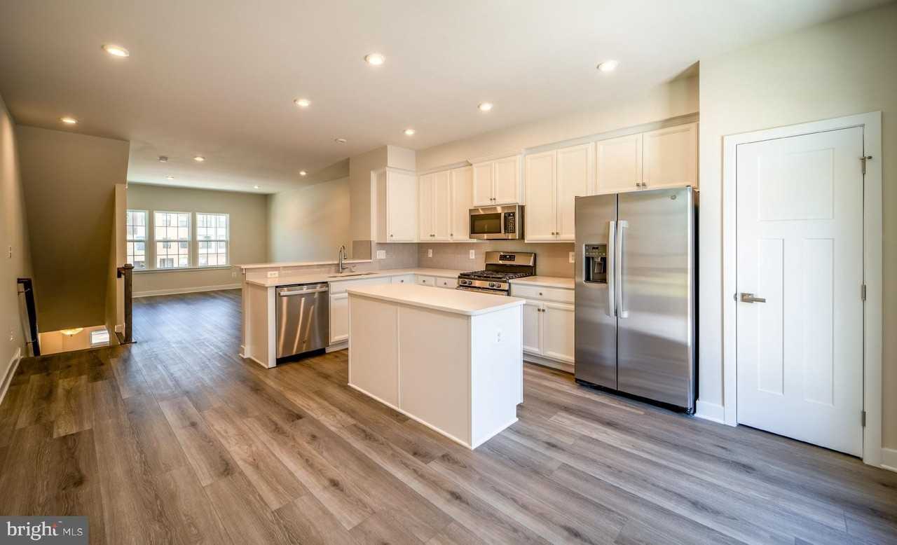 14064 Sunrise Valley Dr - Photo 2 of 28