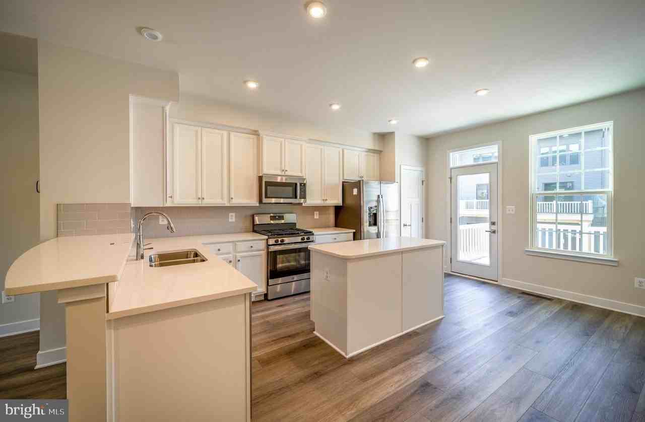 14064 Sunrise Valley Dr - Photo 3 of 28