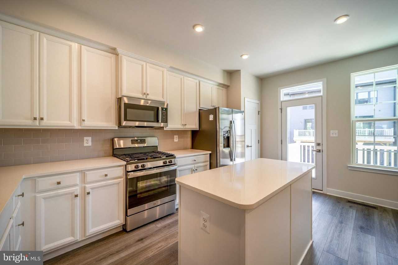 14064 Sunrise Valley Dr - Photo 4 of 28