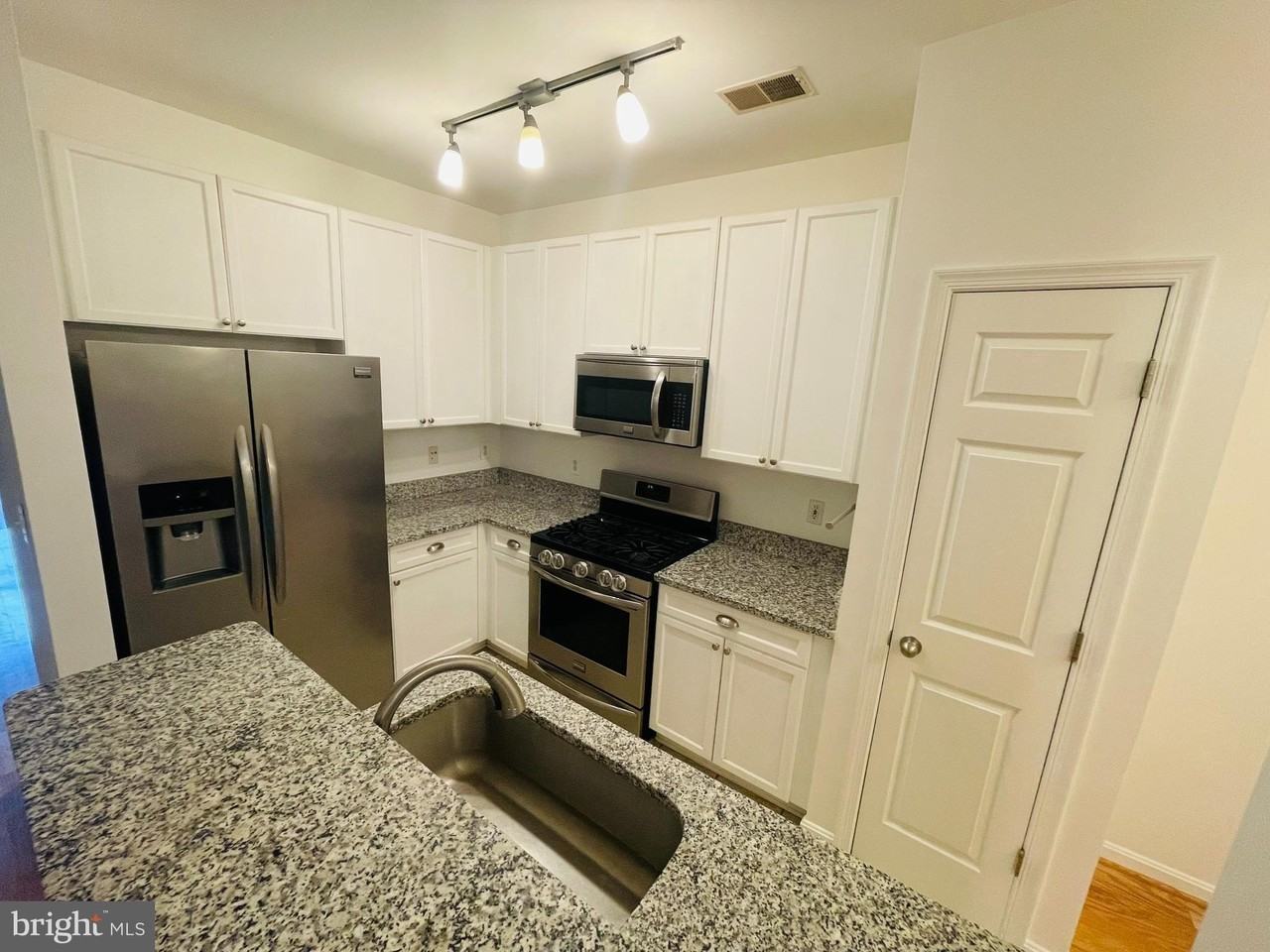 2665 Manhattan Pl #02-101 - Photo 4 of 31