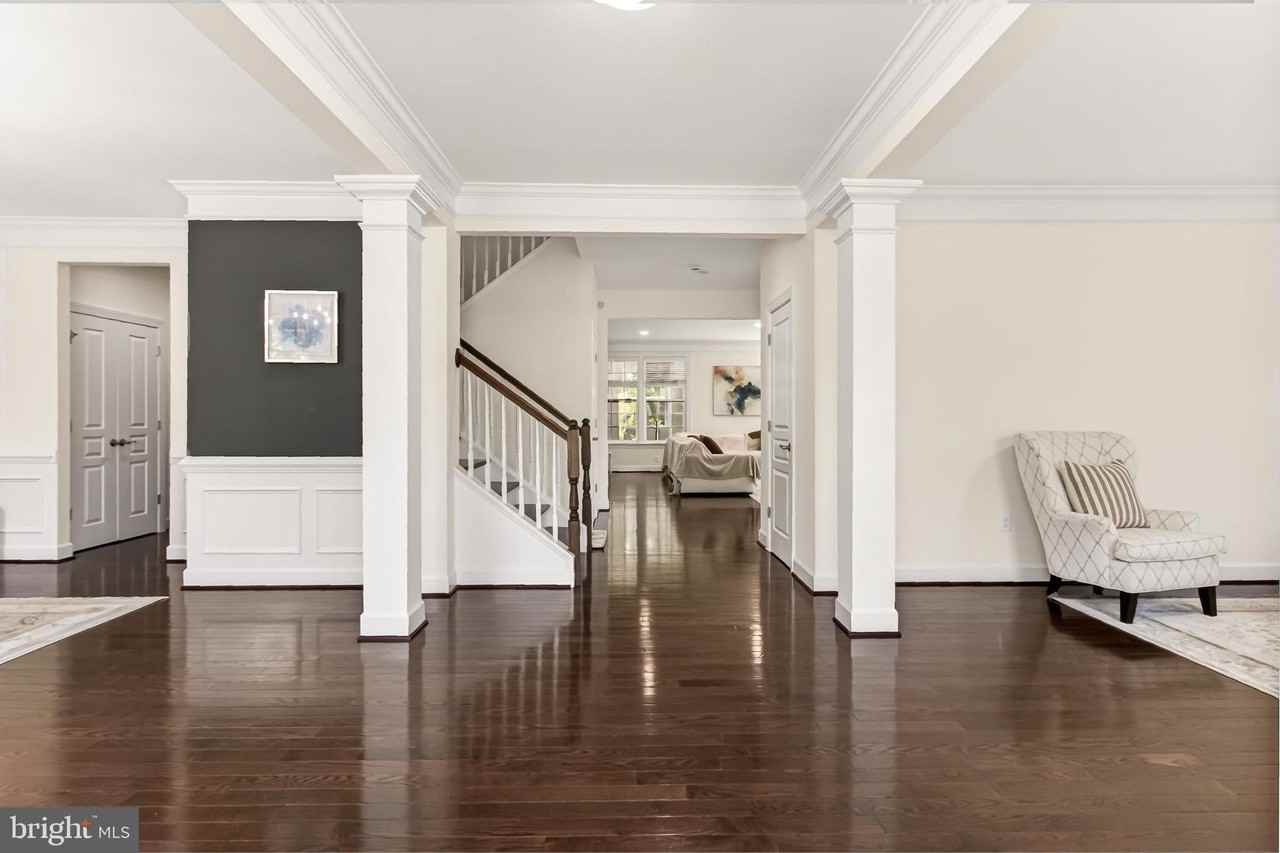 8901 Hargrove Ct - Photo 4 of 50