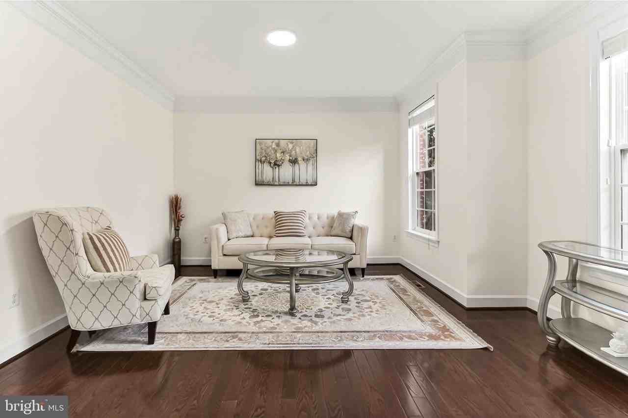 8901 Hargrove Ct - Photo 6 of 50