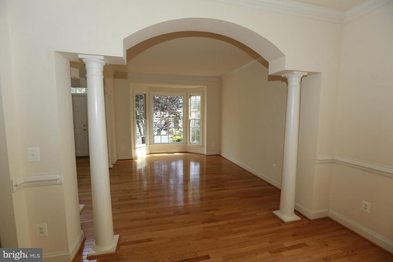 2339 Sandburg St - Photo 3 of 38