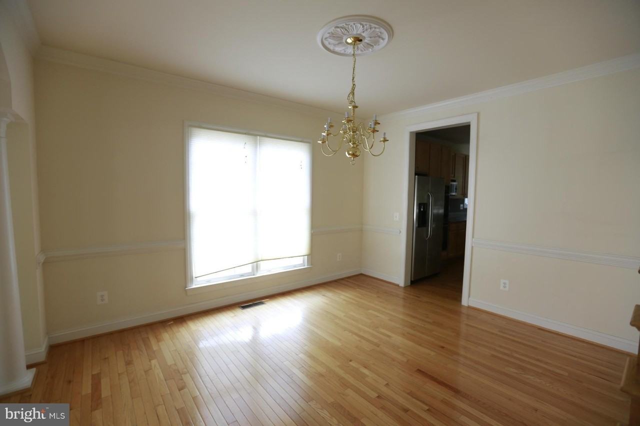 2339 Sandburg St - Photo 5 of 38