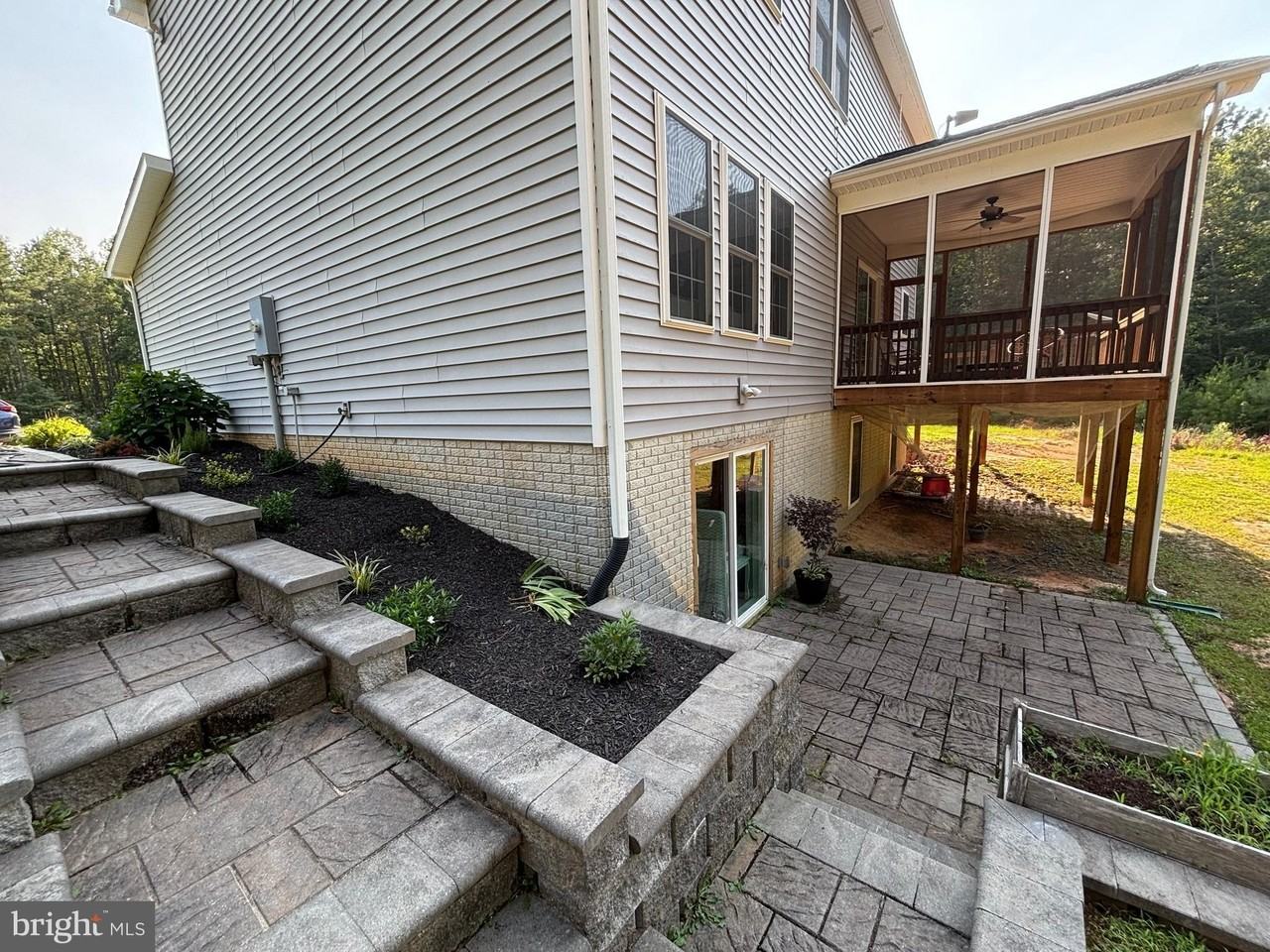 16209 Round Hill Rd - Photo 6 of 47