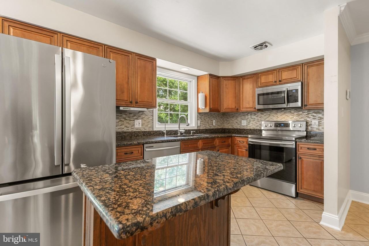 13204 Nickleson Dr - Photo 3 of 30
