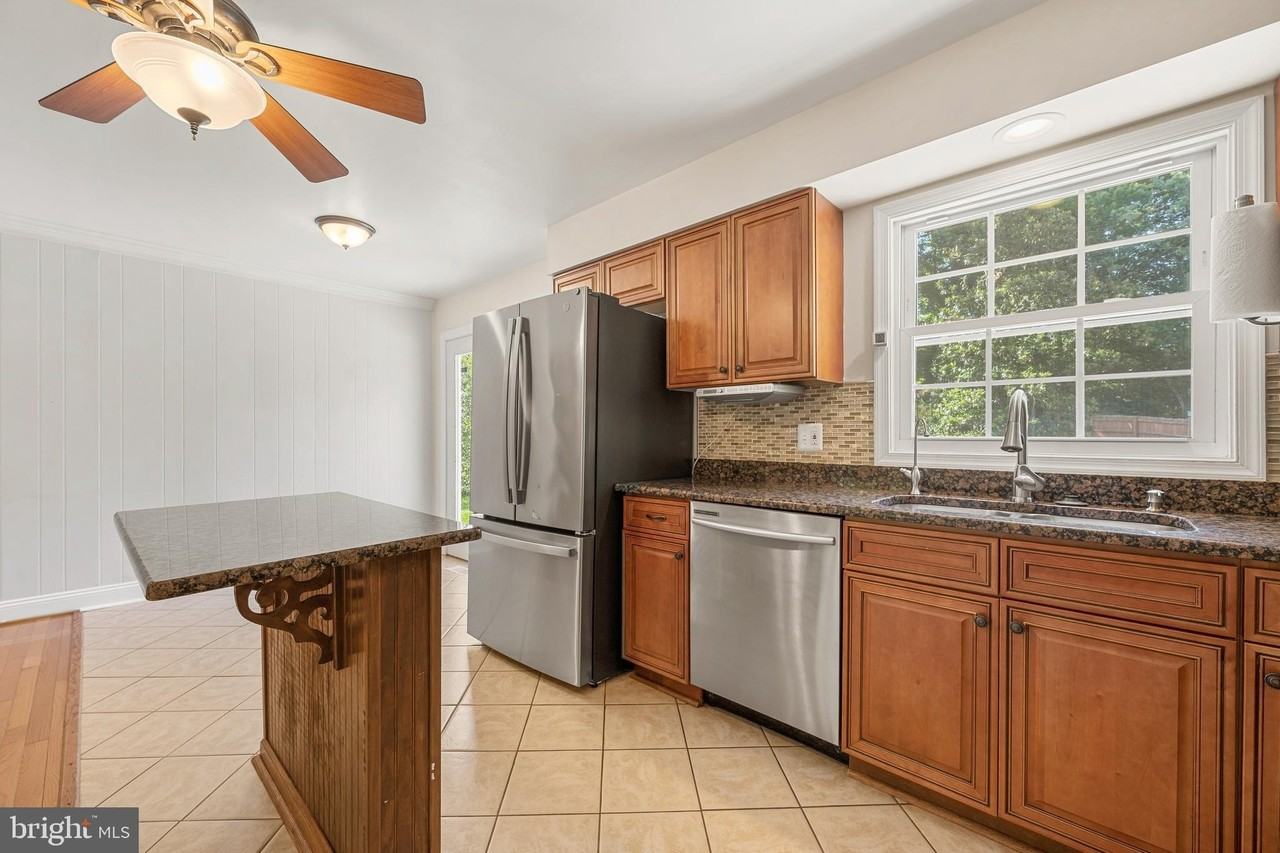 13204 Nickleson Dr - Photo 7 of 30