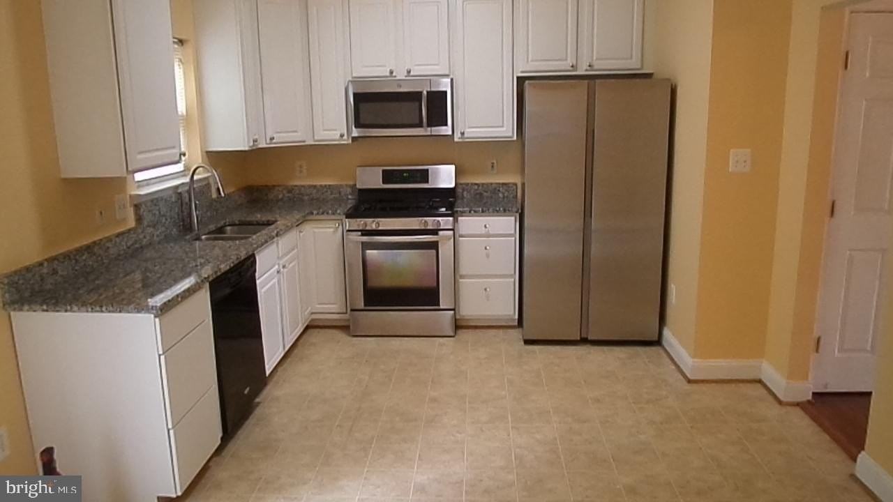 2554 Miranda Ct - Photo 6 of 36