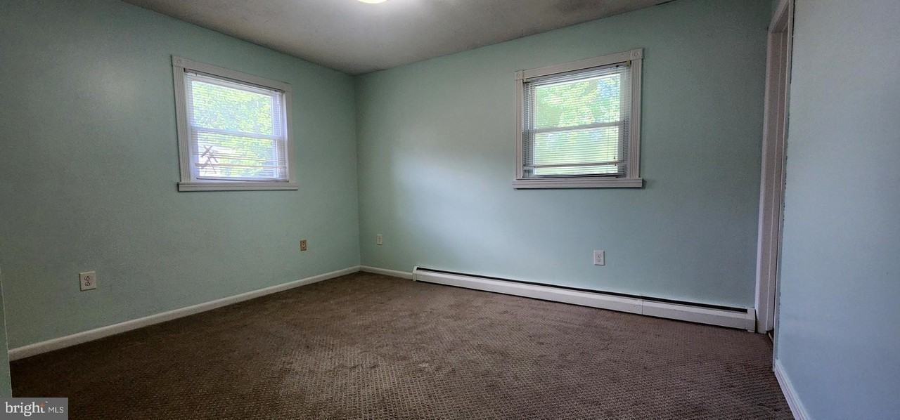 13821 Gilbert Rd - Photo 5 of 9