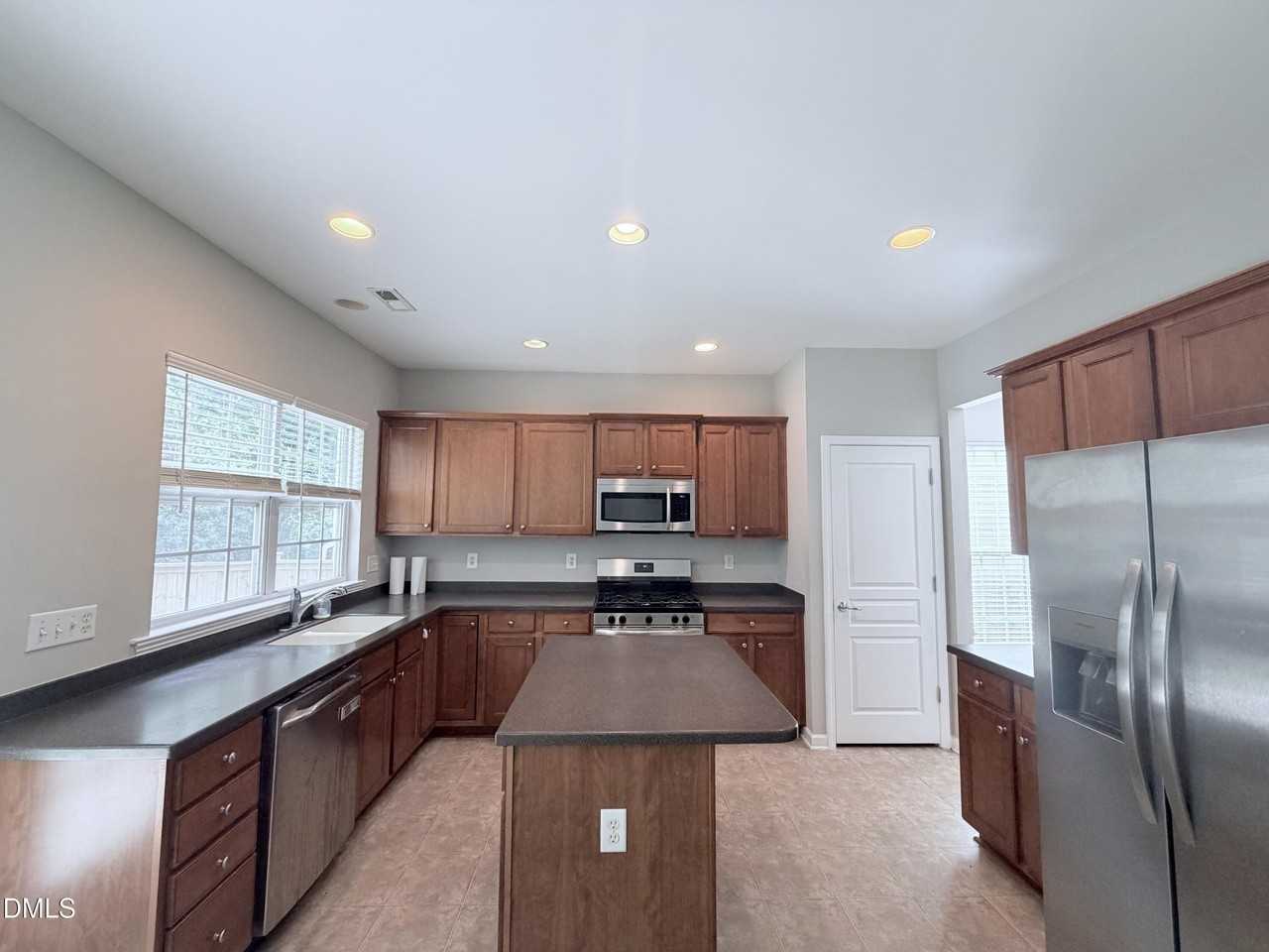 2101 Addenbrock Dr - Photo 4 of 19