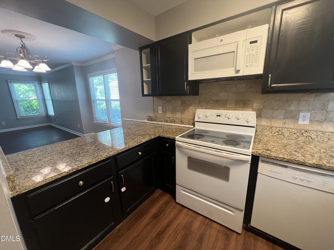 4460 Roller Ct - Photo 4 of 24
