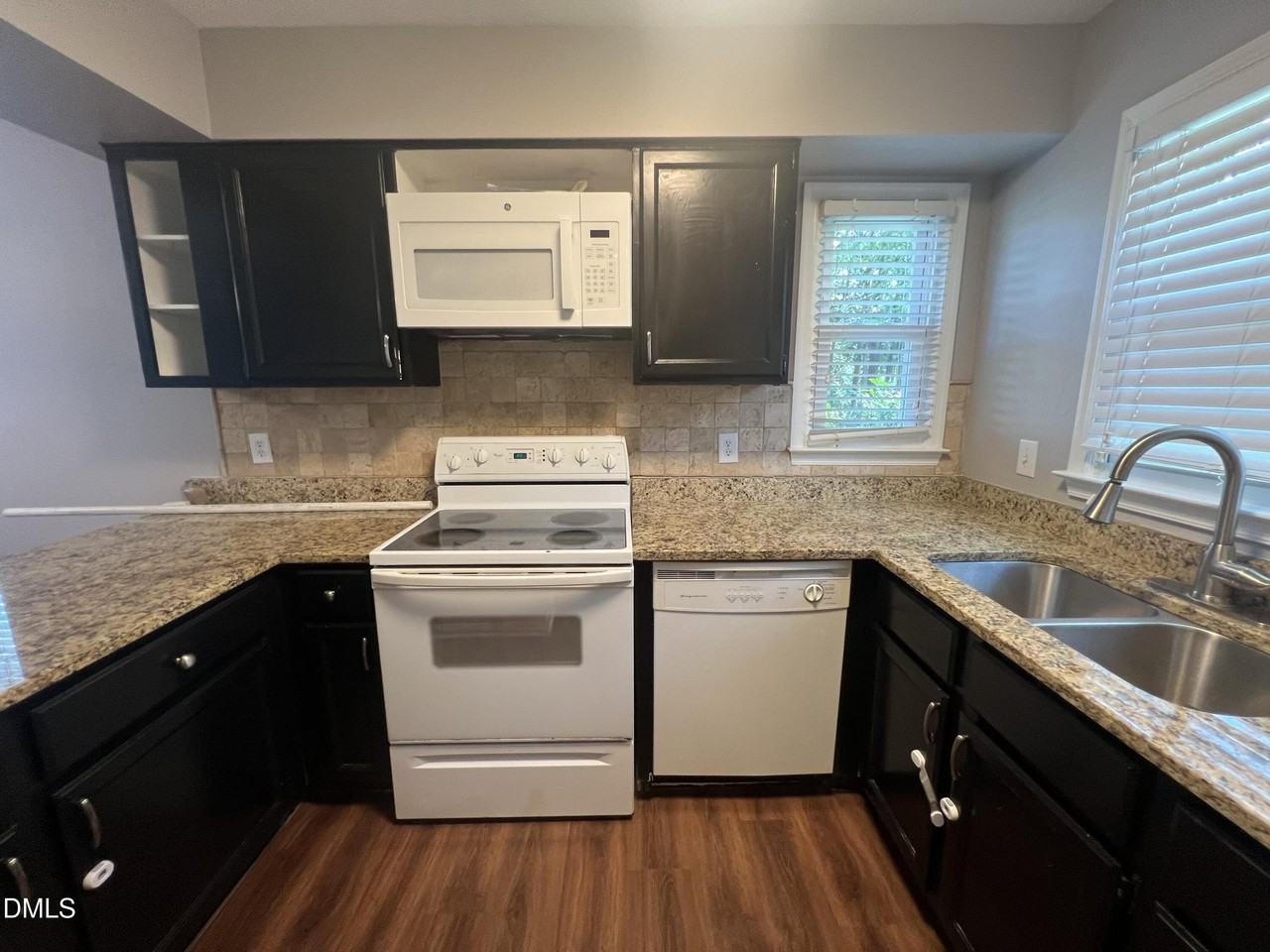 4460 Roller Ct - Photo 5 of 24