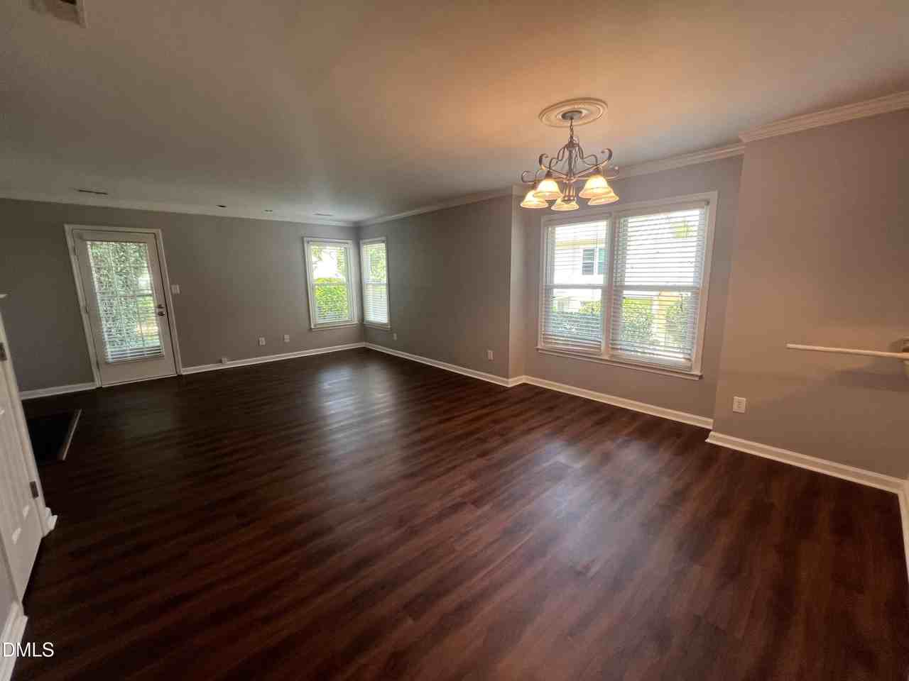 4460 Roller Ct - Photo 6 of 24