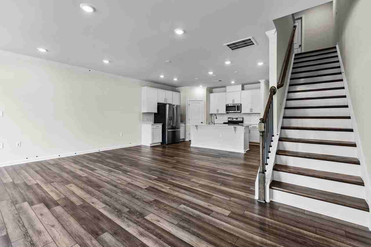 5104 Anamosa St - Photo 2 of 50
