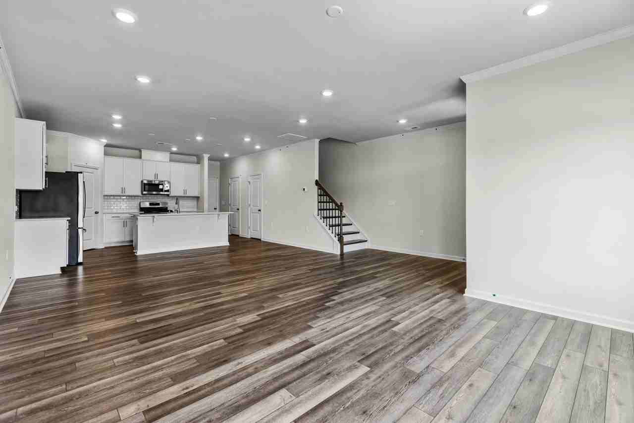 5104 Anamosa St - Photo 3 of 50