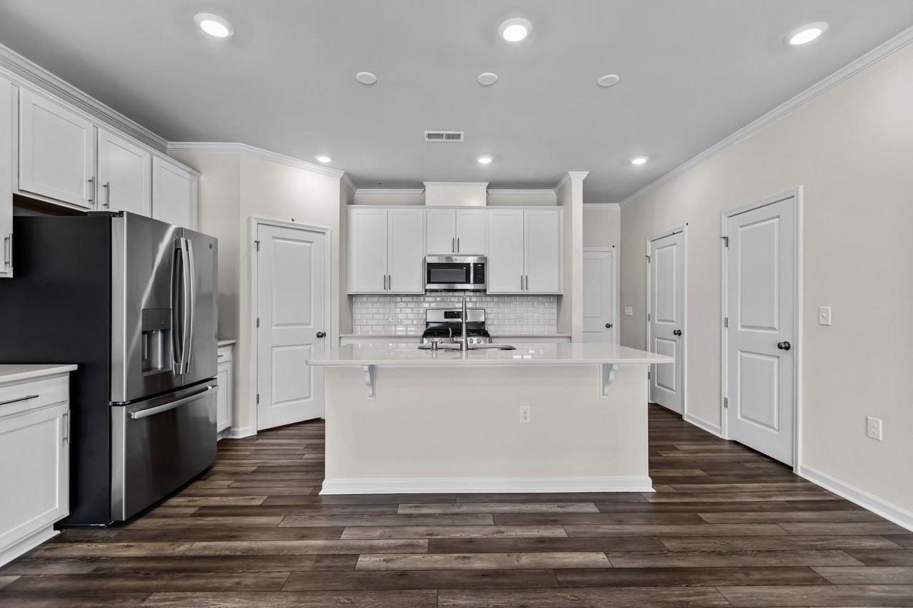 5104 Anamosa St - Photo 4 of 50