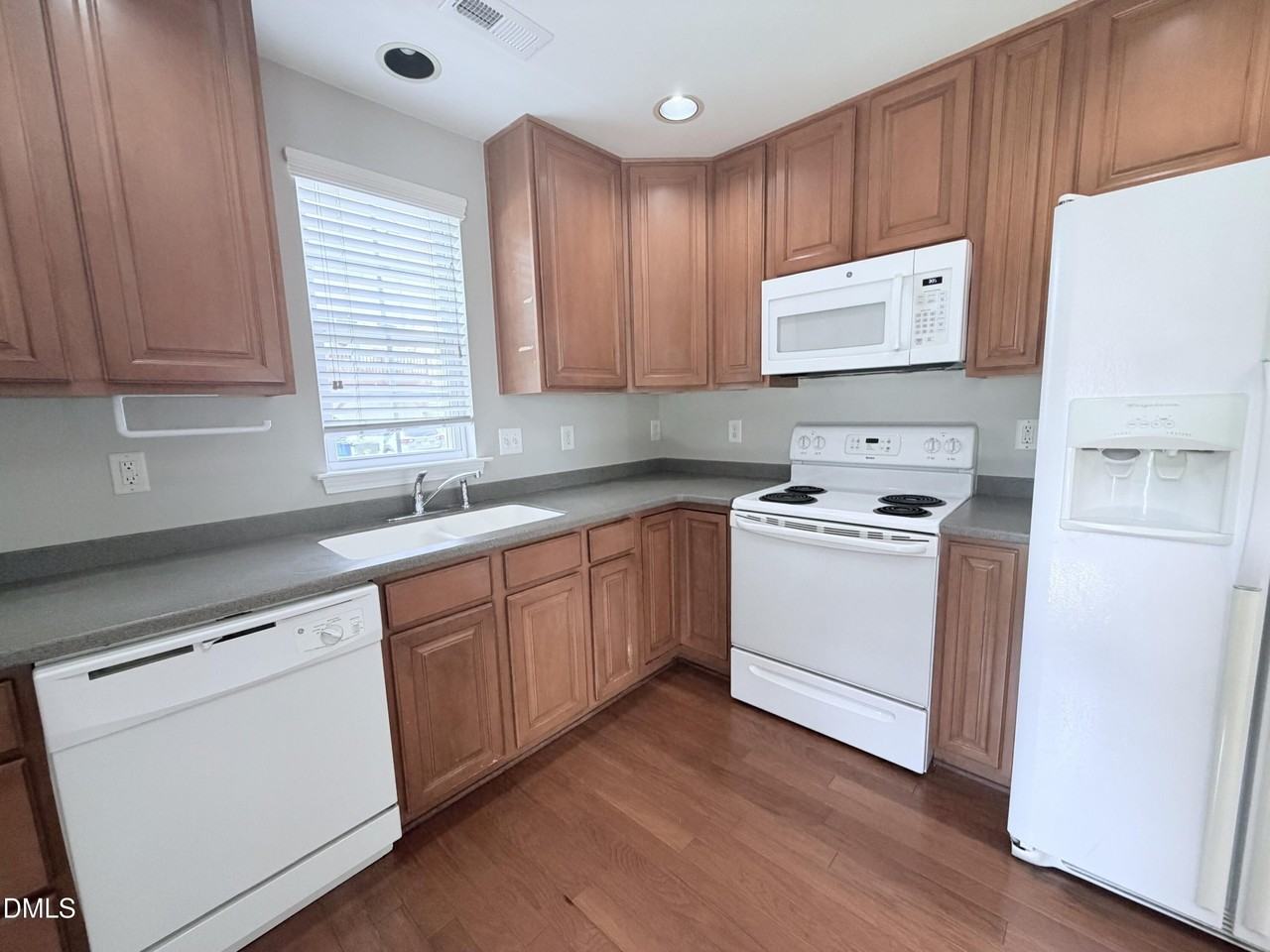 9812 Grettle Ct - Photo 4 of 13