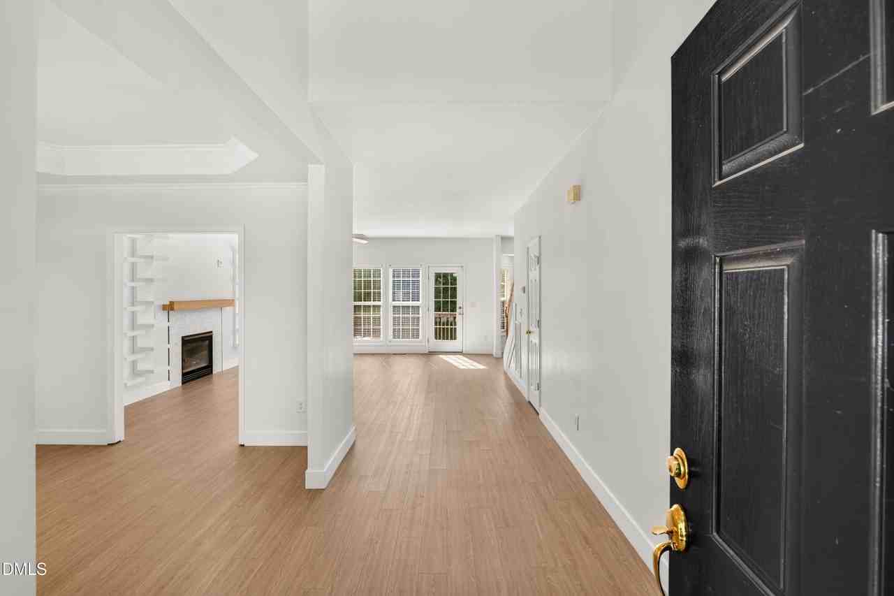 3013 Englefield Dr - Photo 4 of 45