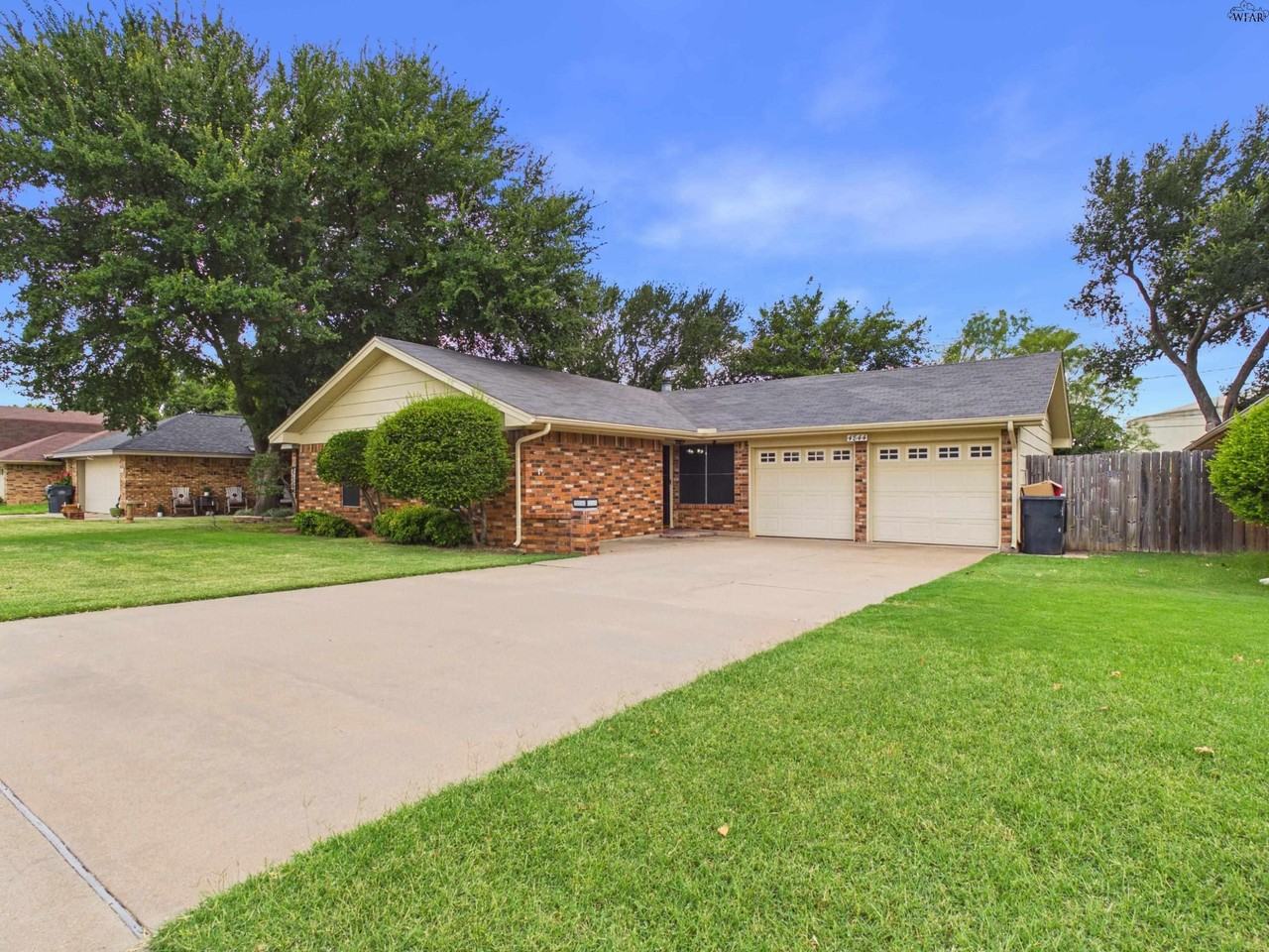 4844 Matterhorn Dr - Photo 2 of 40