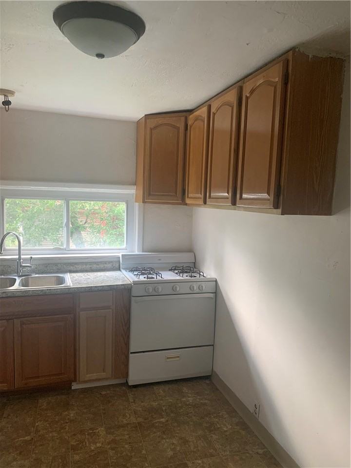 310 Knox Ave - Photo 5 of 17