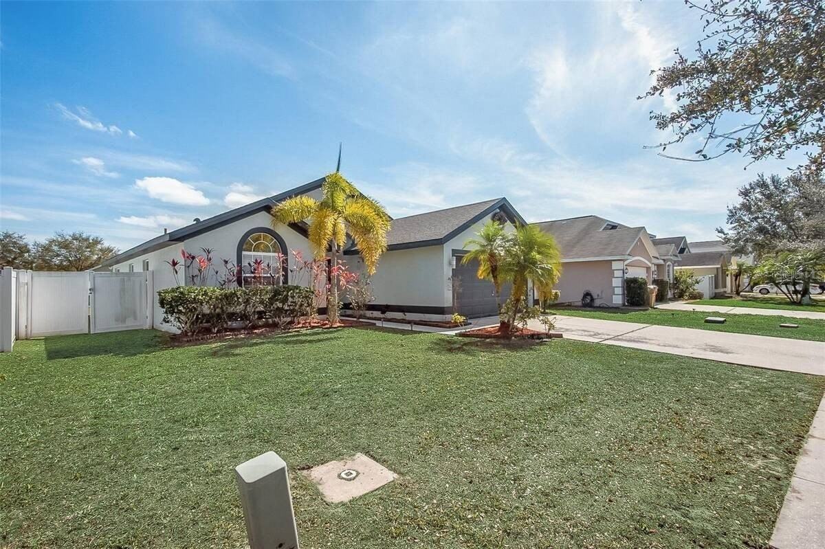 3111 Turnberry Blvd - Photo 2 of 30