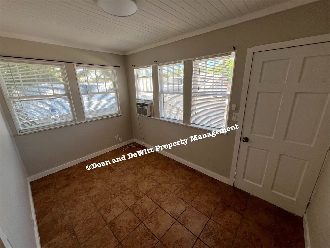 1009 Turner St #3 - Photo 4 of 16