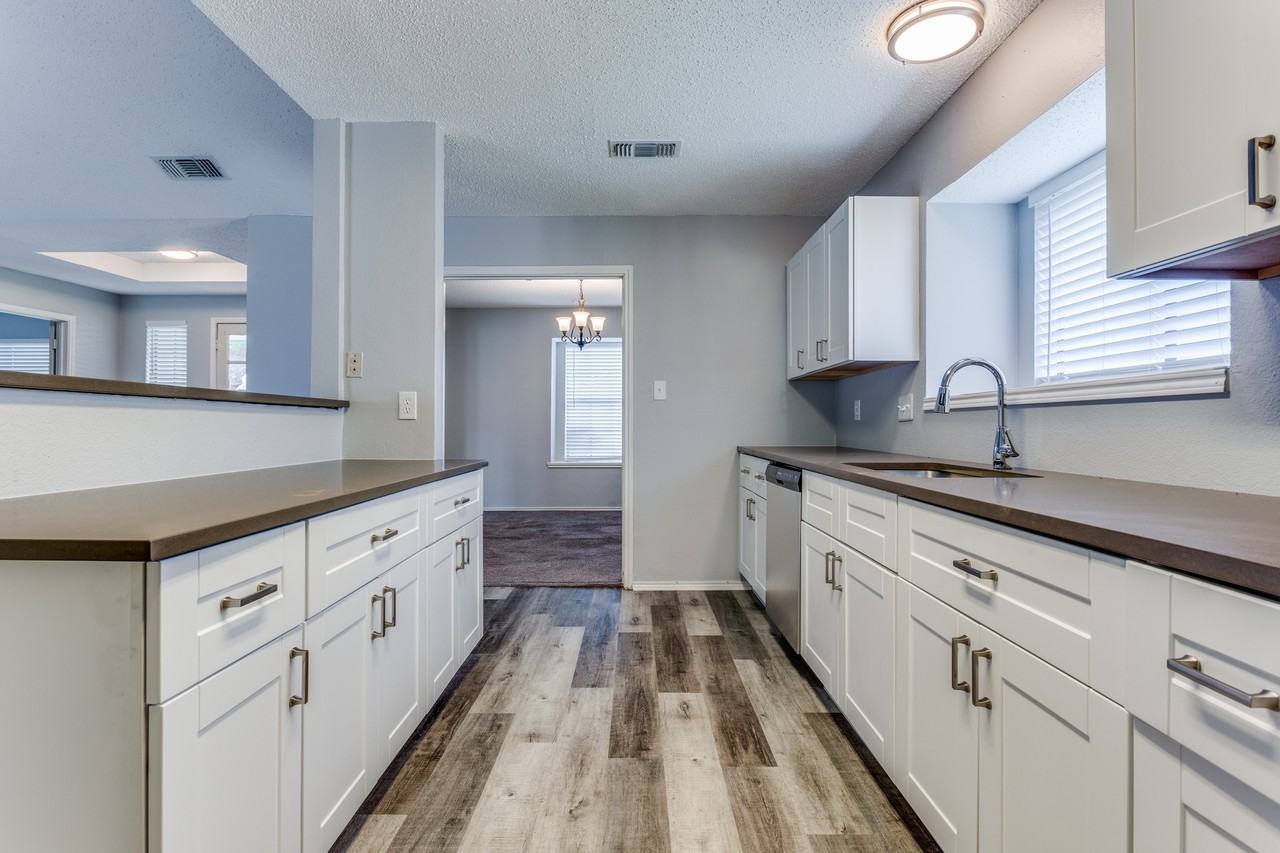 209 W Schreiber St #1 - Photo 3 of 19