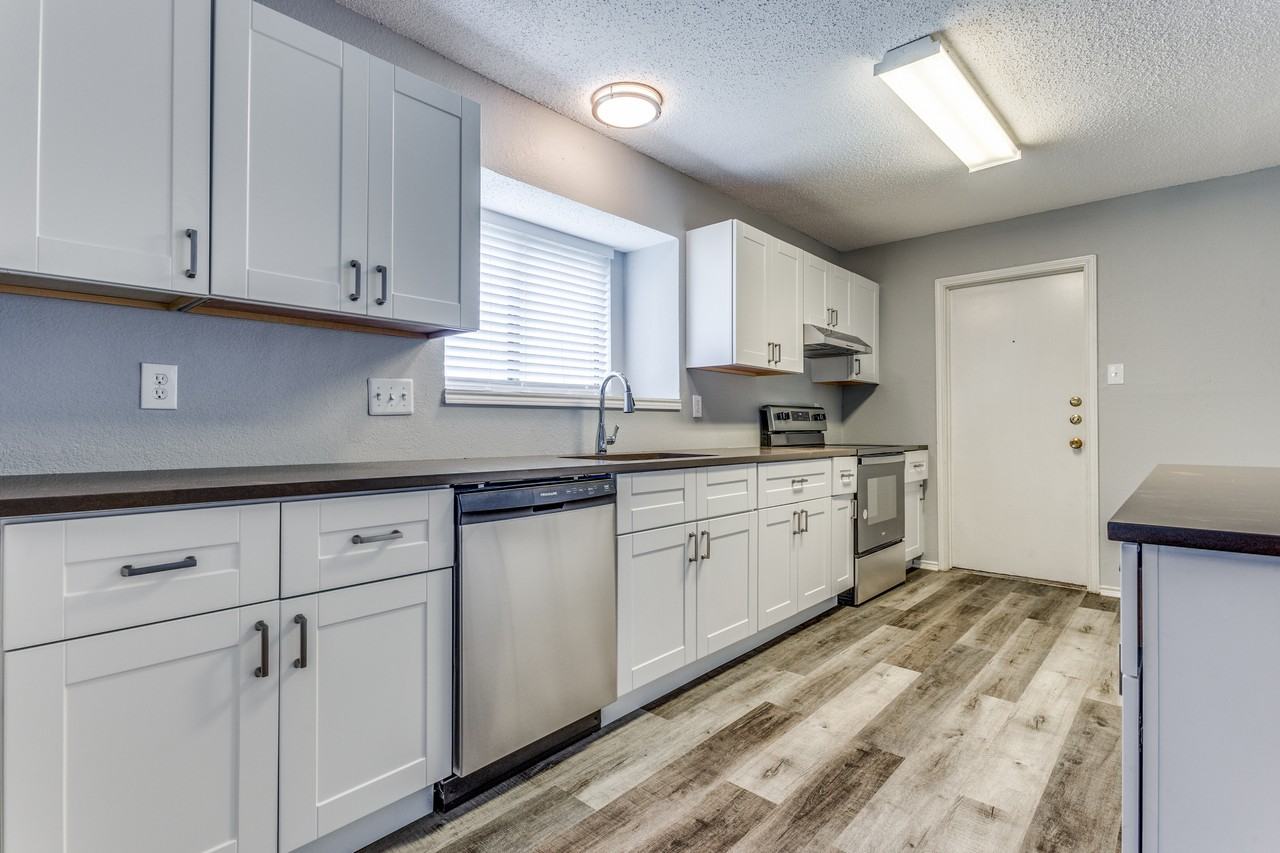 209 W Schreiber St #1 - Photo 4 of 19
